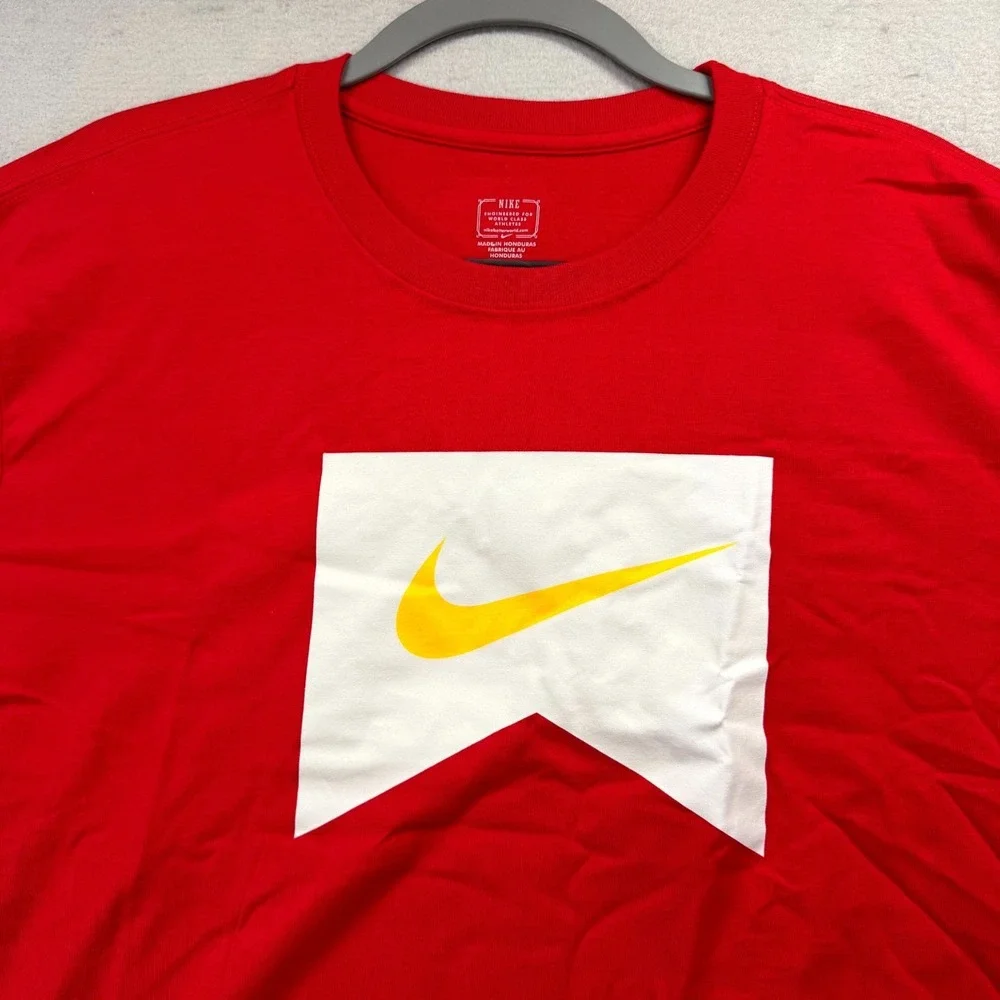Nike Action Ribbon Icon T Shirt Mens XL Red Athletic‎ Skate Center Swoosh Crew